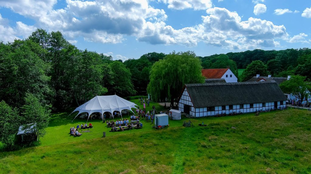 Ølfestival_22-drone-6.mp4_000004291 Esrum Monastery Beer Festival - Esrum Kloster & Møllegård