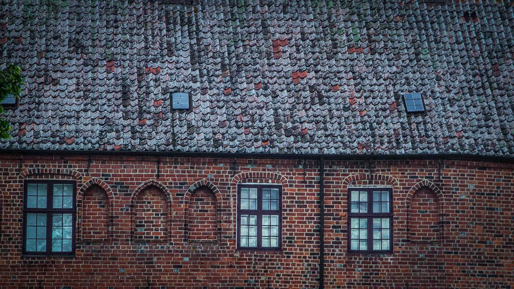 klostermur i mørke Autumn holiday - Esrum Kloster & Møllegård