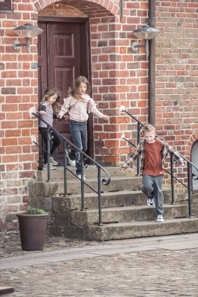 Nyt tilbud til børnefamilier: Oplev Esrum i børnehøjde – hver weekend, året rundt - Esrum Kloster & Møllegård